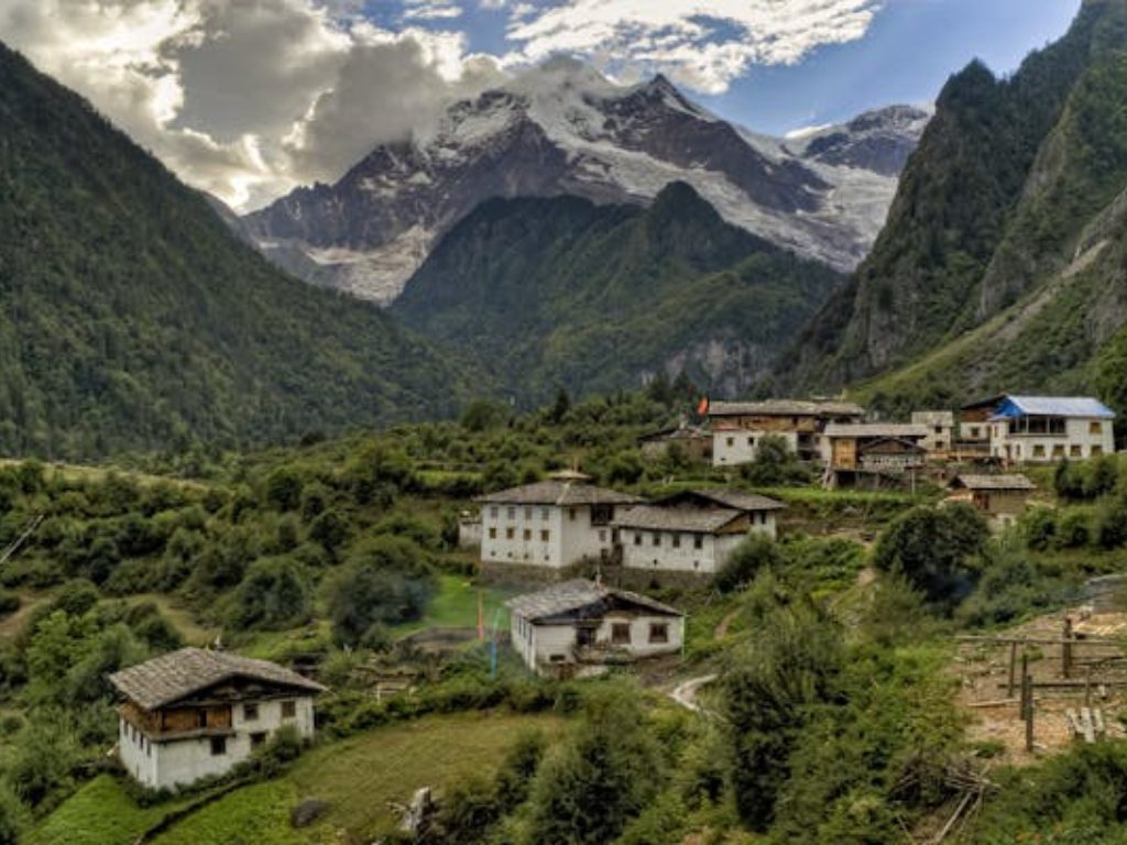 Arun Valley with Everest Base Camp Trek, via Milke Danda